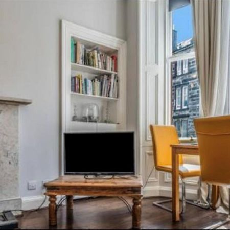 Spacious & Comfortable 3 Bedroom Apartment - Near City Centre - Free Parking Available - Sleeps Up To 5 Guests Единбург Екстериор снимка