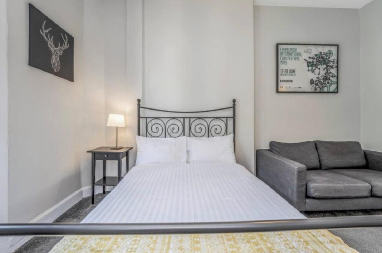 Spacious & Comfortable 3 Bedroom Apartment - Near City Centre - Free Parking Available - Sleeps Up To 5 Guests Единбург Екстериор снимка