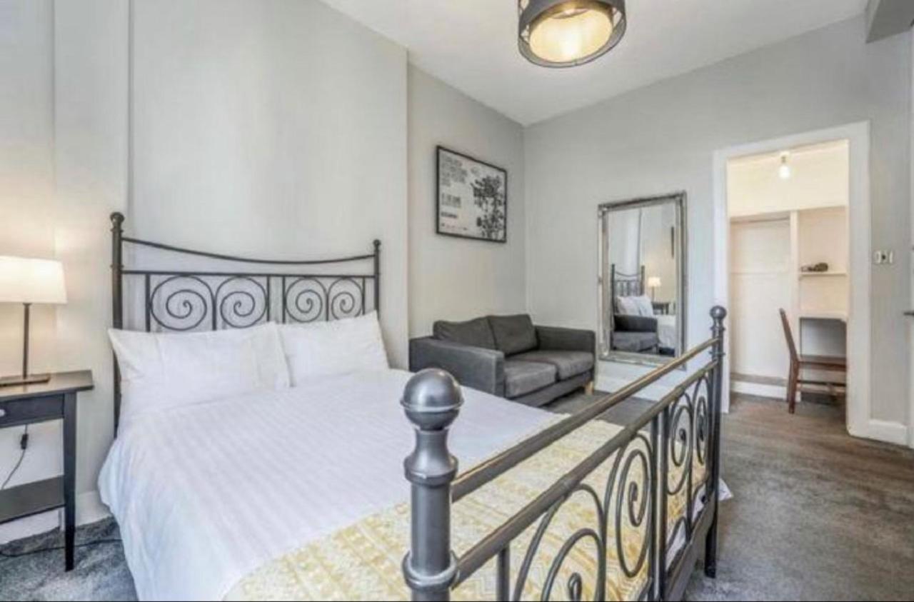 Spacious & Comfortable 3 Bedroom Apartment - Near City Centre - Free Parking Available - Sleeps Up To 5 Guests Единбург Екстериор снимка
